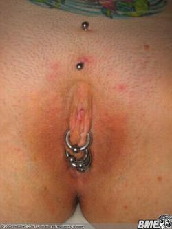 pussymodsgaloreShe has a Christina piercing with a barbell, and pierced inner labia with four rings sealing them shut.