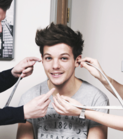 kanyeahwest:  Louis preparing to become a waxwork at Madame Tussauds. 