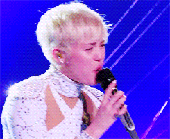 Miley Cyrus Tumblr_n4jvmjar6g1qm3541o1_250