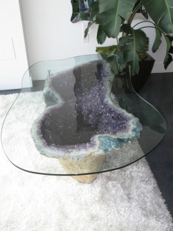 bare-footed:  peaceful-moon:  lovelyom:  peace-be-dreams:  YOOO  Neeeed this!  hooooooooly that is a huge geode.  i would make love to, on, and around this table. 