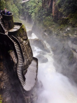 undef-eat-able:  Pailón del Diablo, Baños, Ecuador.  Waterfalls are awesome.