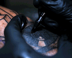 surfacearea-brainwaves:  ART: Slowmotion Tattoo  In this incredible, hypnotizing slow motion, close-up, we see a tattoo being applied by tattoo artist GueT. Seeing the skin ripple in super slow motion is both remarkable and slightly unsettling. Read More
