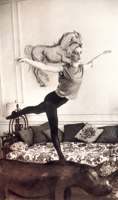 vivredaventure:  Edie Sedgwick’s balancing act. The photo was taken for Vouge Magazine, in her first New York apartment on East 63rd near Central Park, 1965. 