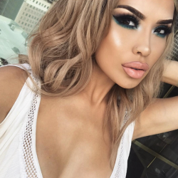 trophyfemales:Perfect makeup is essential for trophy!