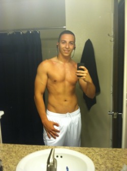 shitilikeandafewofme:  26 year old. Tampa, FL Do you know him? Follow me for more like this! www.shitilikeandafewofme.tumblr.com