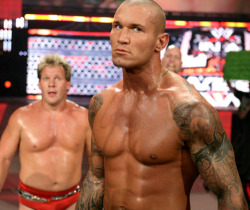 cmpunkgirl:  hot4men:  Jericho’s Face! XD  What about the big show’s expression?  Haha didn't even notice him! lol was to busy laughing at Jericho! :p