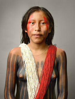 Kayapo portrait by Martin Schoeller (National Geographic - January 2014).