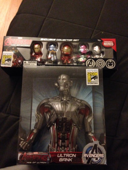 So happy I was able to pick these two up!! Gonna keep the Ultron bank at my office and then enjoy filling him with coins every day ;3
