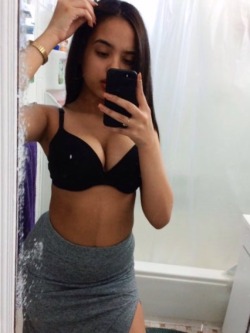 00redskins:  Changing room selfie Submit your pics to my snapchat or kik at femaleapp. Looking for the hottest girls on tumblr.