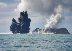 g-t-o:  &ldquo;An undersea volcano erupts off the coast of Tonga, sending plumes of steam, ash and smoke up to 100 meters into the air, on March 18, 2009, off the coast of Nuku’Alofa, Tonga.&rdquo; 