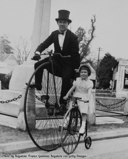 historicaltimes:  Father and daughter on penny-farthings, London ca. 1905 via reddit 