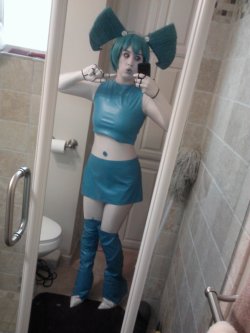 lissyfishy:  Finished my Jenny (XJ9) cosplay!That wig was a TERROR to style @~@I’m just so glad it’s done~I figured out how to make the bootcovers less lumpy on the insideonly after I took these pics. OH WELL.What do you guys think? 