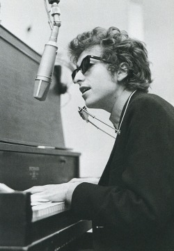 babeimgonnaleaveu:  Bob Dylan during the recording of Highway 61 Revisited, 1965 