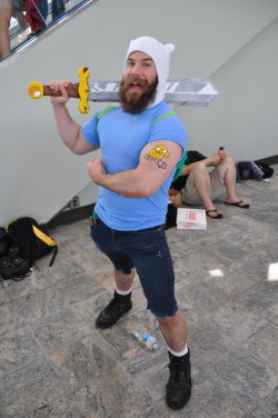 the-mage-of-breath:  sublimesublemon:  manthropologist:  Cosplay of the day. I believe this bear is Finn the human from Adventure Time?   Man this guy is so damn cool. I saw him at Otakon and asked to take a picture. He happily obliged (such a cheery