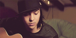 micr0ph0nic:  newnational—anthem:  snow-white-sweety:  st0k-ed:  i-pierced&ndash;thy-sirens-deactivat: this gif, idk. it just, his expression. he’s so emotionless. and it’s so cute, yet so sad. tony is the least loved in the band by so many people,