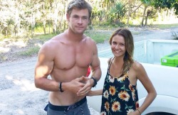 fluffmugger:freudensteins-monster:fluffmugger:micky402:This girl was camping with her boyfriend in Byron Bay and who turns up, shirtless??????I want to move to Australia.( He’s so slim now.)#how do people just randomly find shirtless Chris Hemsworths