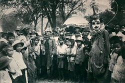 Spectacle de marionnettes érotiques au Laos, 1920.