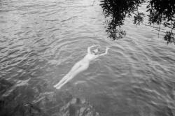 livefree-n-nude:  louiesalto:  Swim in Lake Como  😊