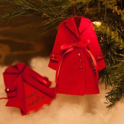 prettylittleliars-onabcfamily:  25daysofchristmas-onabcfamily:  As any Pretty Little Liars fan can tell you, keeping secrets is just fine, as long as you do it in style. This clever red coat ornament conceals a holiday wish you won’t want to keep to