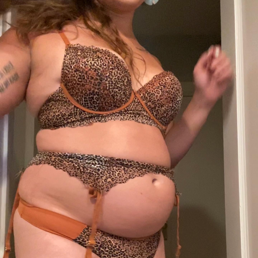 bigbellecurve:Reposting after cropping my face out because some folks can’t behave. Doesn’t mean I have to deprive the rest of you lovelies with precious jiggles 😘