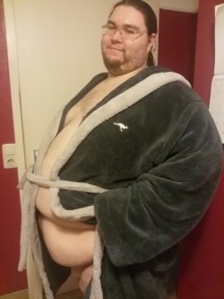 Happy new year everyone!!!  Yep, thats my new fluffy bathrobe. Cuddle me! I&rsquo;m softer than ever before :D
