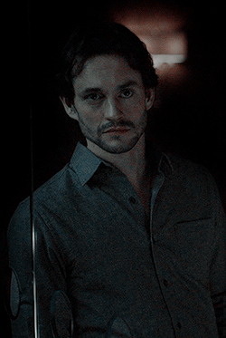 dancyxhugh:  let me introduce you to the work of art, aka hugh dancy, radiating with ‘such a unique and nightmarish charge of demonic sexuality’ 