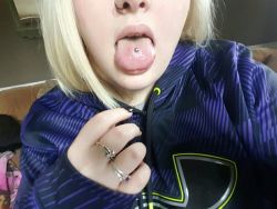 thickxthighsxprettyxeyesx:  When you got big hips😌 But anyway, you wanna feel my tongue ring on your cock?😏😏 
