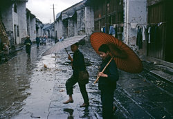 k-a-t-i-e-:  Children running through the rain in a street of Xingping, 1980 Bruno Barbey 