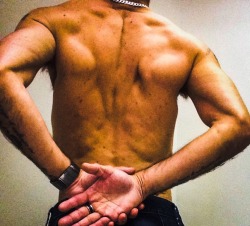 sexy-uredoinitright:  This was hella awkward to do with my phone camera. But here you go, my back muscles as requested!  nice!