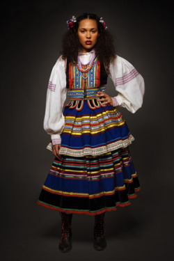 borders / granice - photo exhibition by Piotr Bondarczyk &amp; Piotr Sikora Polish traditional costumes presented by people of different nationalities! 