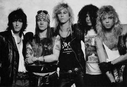 manuelavd:  La formación original de Guns ‘N Roses podría reunirse en el Rock and Roll Hall of Fame | Efe Eme en @weheartit.com - http://whrt.it/VLuztE