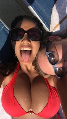 bikinicleavage:  bikini-selfies:Fun in the sun Best Bikini