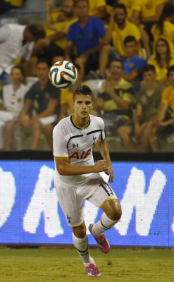 fuckyeahhugepenis:  raunchster:  Why I love Football… Erik Lamela giving it all today. 22yo. Argentinian. Tottenham Hotspur. UK. UEFA Europa League Qualifying Play-Off match. Tottenham Hotspur vs AEL Limassol FC.  damn love lads who go commando in the