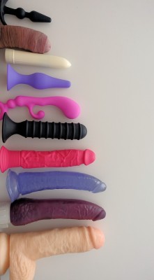 sissysafteyporn: In which order would you rate these toys? I like the small dick. It’s somehow cute between all these bigger toys. 