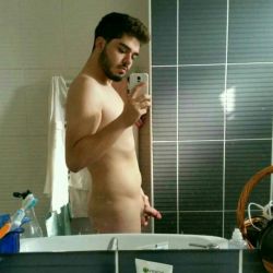 trox2:  asbjornude:  I love being seen by the people!  Check this out!