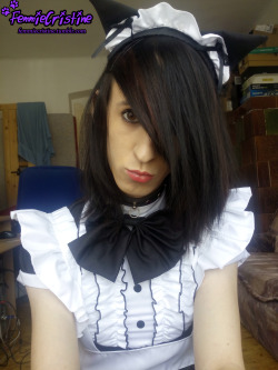 Sad neko maid duck faceish emo thing. (yes i love my boxes)