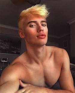 sugarboytoy:I am a good lil bimbo boi for @yes-iamincontrol, he dumbed me down to be his inflatable blow up doll I’m eager to see the before and after of when you were not on a mission to be a blond bimboid. 