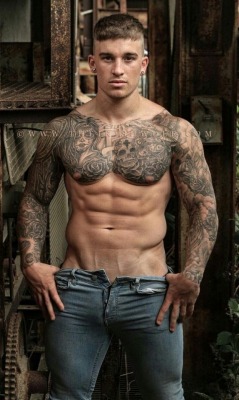 gerg14:  TATTOOED LOVE BOY, DARK-HAIRED DREAMBOAT AND MODEL OF MANHOOD: Chris Hatton!!!  Find out more about this sexy stud at the link below.  https://www.instagram.com/hatts17/?hl=en