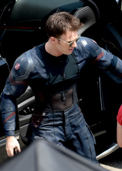 rey-leia: Chris Evans on the set of ‘Captain America: Civil War’ 