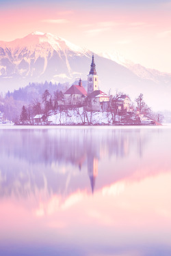 wavemotions:  Colors of Bled
