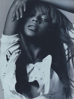 femmequeens:  Beyoncé in Balenciaga Spring/Summer 2003 photographed by David Sims for Pop Magazine Spring/Summer 2003   