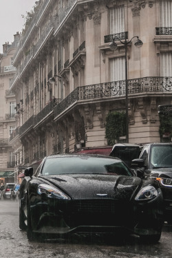 italian-luxury:  James Bond Getting Wet
