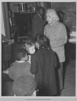 tumifromjoburg:  kenobi-wan-obi:  Albert Einstein, Civil Rights Activist  Here’s something you probably don’t know about Albert Einstein. Image:Einstein with the children of Lincoln University Faculty, May 3, 1946 In 1946, the Nobel Prize-winning