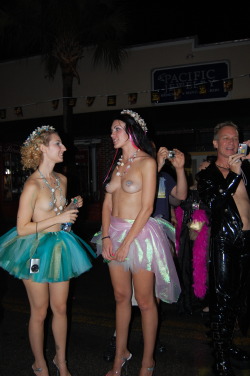 actuallyattractiveamatuers:  Cute girls with nipple pasties at Fantasy Fest 