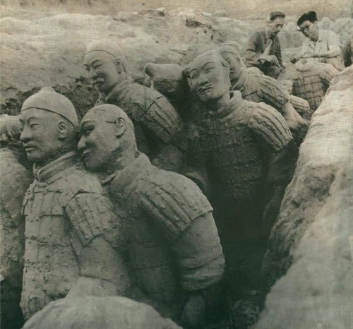 blondebrainpower:Early excavation of the Terracotta warriors.The Terracotta Army is a collection of terracotta sculptures depicting the armies of Qin Shi Huang, the first Emperor of China. It is a form of funerary art buried with the emperor in 210–209