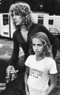 babeimgonnaleaveu:   Robert Plant and his daughter, Carmen Plant, 1979. 