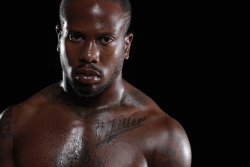 xemsays:  xemsays:  VON MILLER is a T H I C K 28 year old linebacker for the NFL’s, denver broncos. tho he looks significantly older, von has only been playing professional football since being drafted in 2011.over the course of his athletic career,