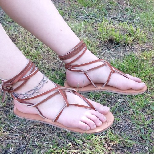 sandalsandspankings:  Strappy leather lace up sandals with an ankle bracelet.