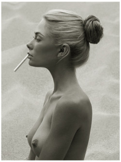 robertvoltaire:  BRITTANY, LOS ANGELES. I adore Brittany.  I have worked with her several times over the past 6 years.  On this particular day she vowed to stop smoking.  This was her “Last Cigarette.” 