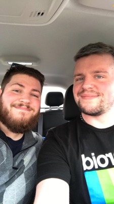 chris-says-no:  Late road trip update: made it to Chicago last night! Going to do some exploring of the city when the sun comes up. Had some awesome deep dish pizza and got to catch up with the wonderful @imthehuggernaut!! Been such a great time